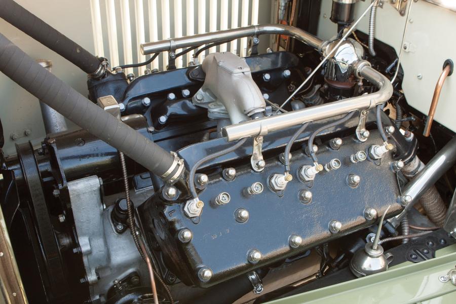 Моторный отсек Cadillac Series 314 Custom Phaeton (1155) 1926 года  (фото 7 из 29)